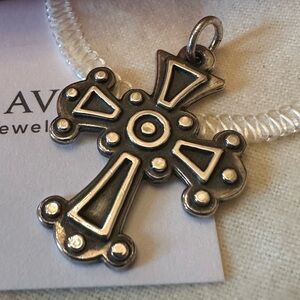 Retired James Avery Cross Pendant 8.60 Grams -With Box/Paperwork And Felt Pouch